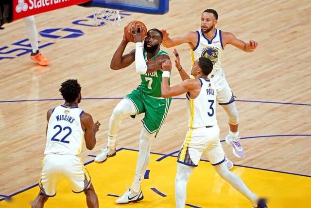 上海男篮官宣续约刘铮 上赛季荣膺本土抢断王