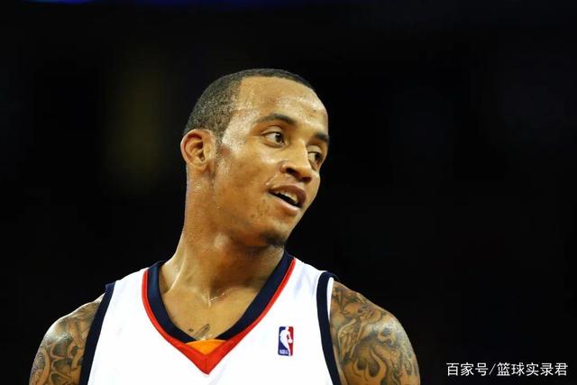 赵继伟24+10辽宁6人上双大胜深圳 总比分1-0